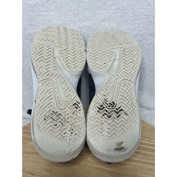 Nike Kids' Grade School LeBron Witness 6 Basketball Shoes Size 4 Youth - Picture 5 of 6